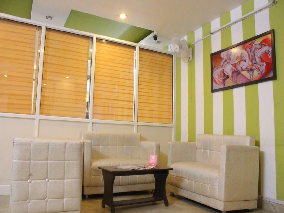 Oyo 26175 Hotel 3*