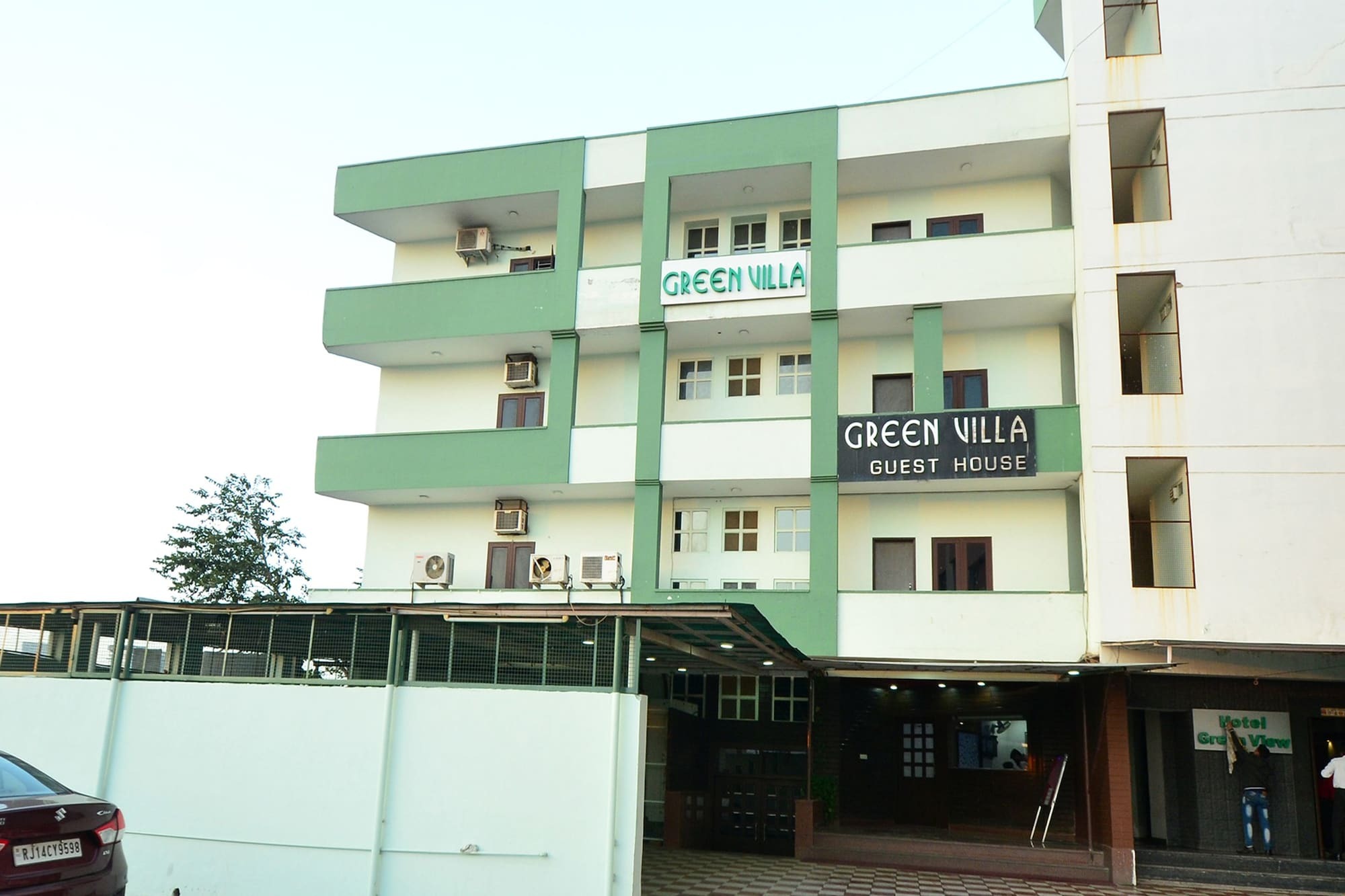 Hotel Oyo 26175 Jaipur